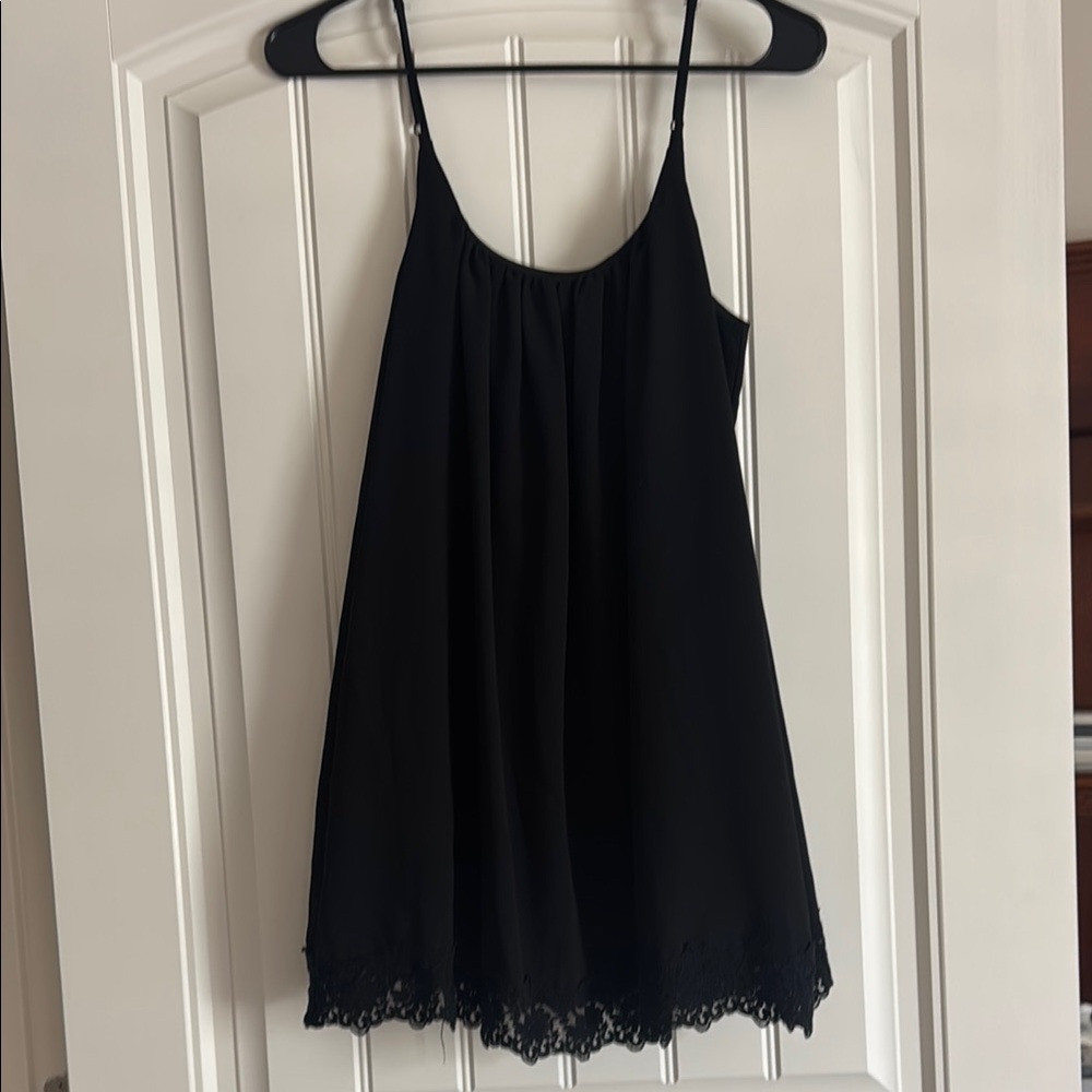 Elegant Black Sleeveless Dress - Picture 1 of 2